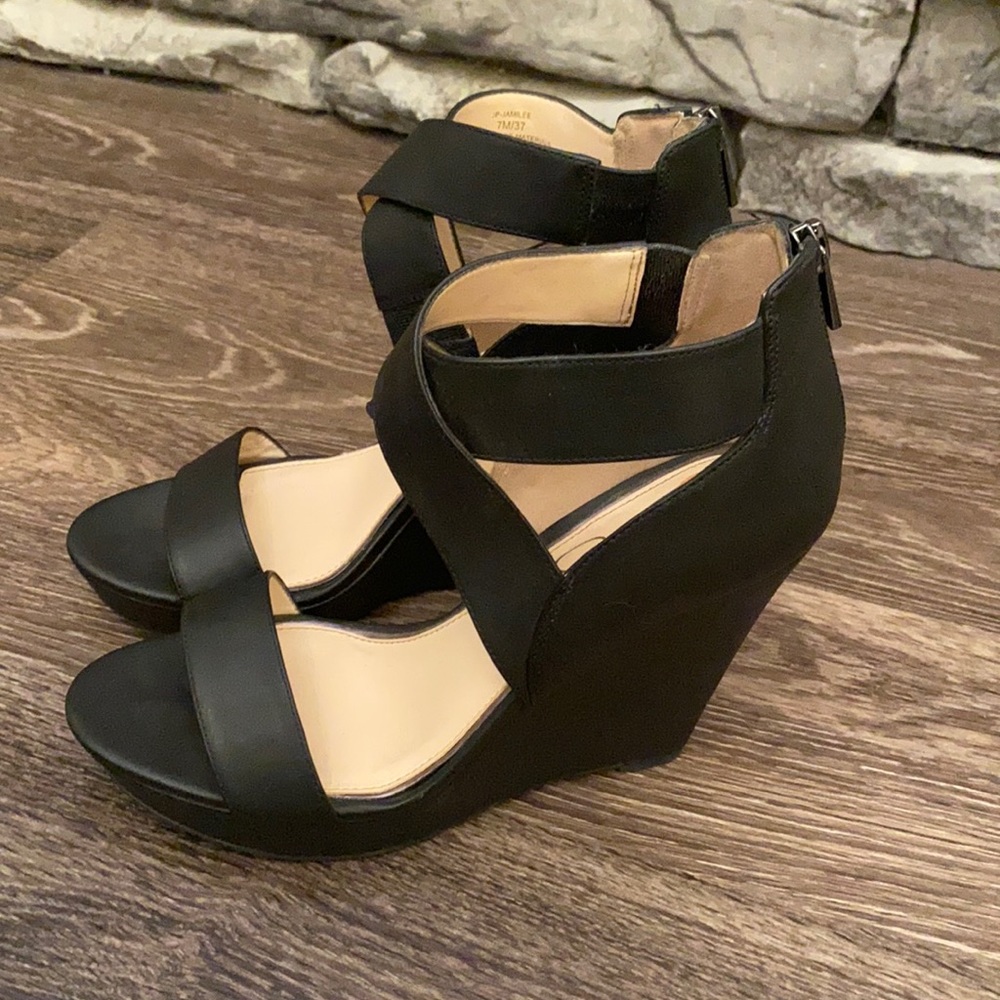 Black Wedges